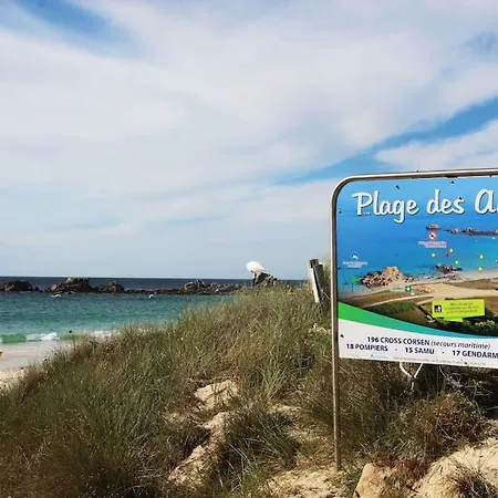 De La Des Amiets #piscine Interieure Privee# Les Pieds Dans L'eau Hébergement de vacances Cléder